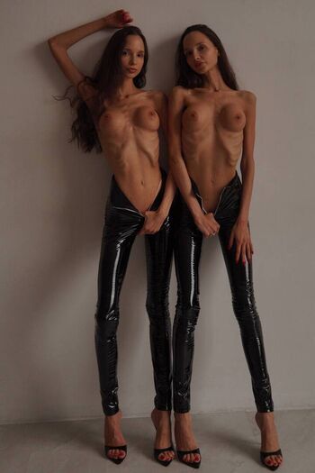 Adelalinka Twins
