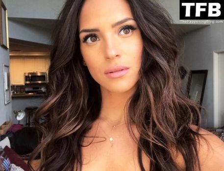 Adria Arjona