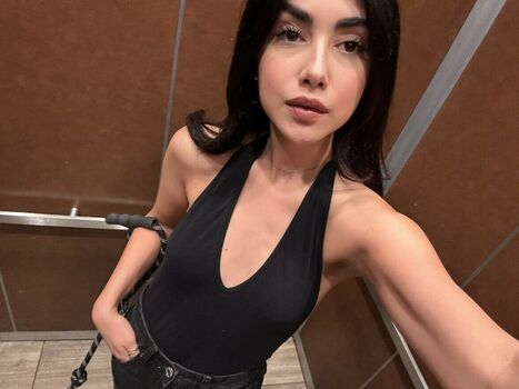 Alexa Mansour