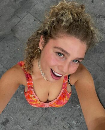 Alexa Z