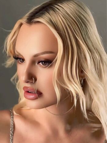 Alexandra Stan