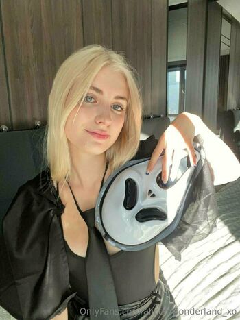 aliceinwonderland_xo