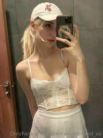 aliceinwonderland_xo