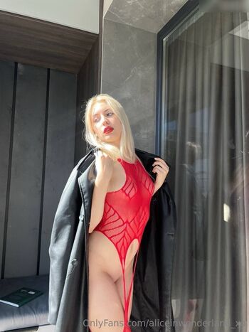 aliceinwonderland_xo