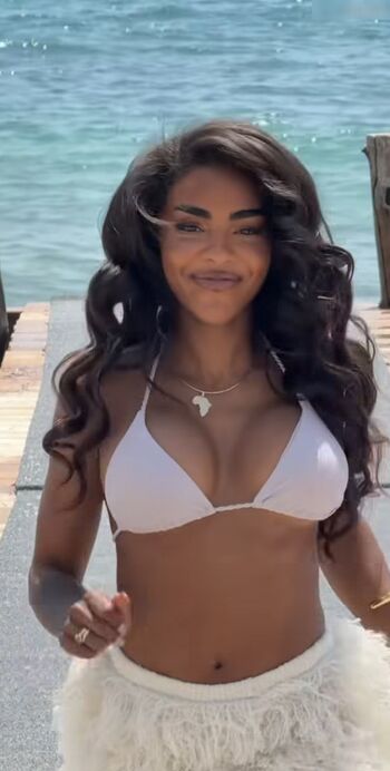 Alicia Awa