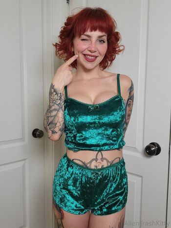 alientrashkitty69
