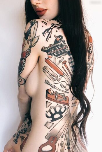 Alina Benson/Alinabnsn