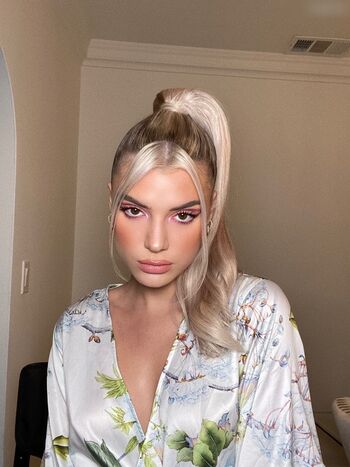 Alissa Violet