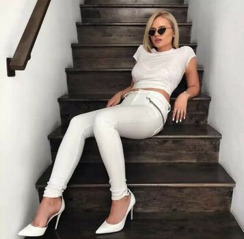 Alli Simpson