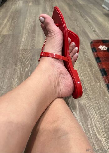 alt_toe_ego