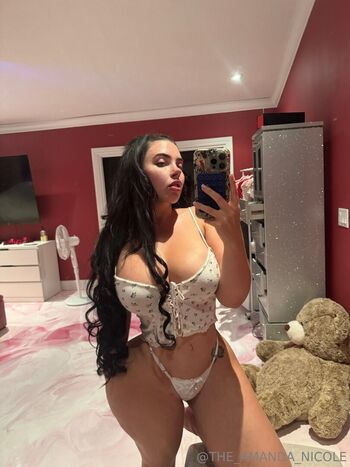 Amanda Nicole -