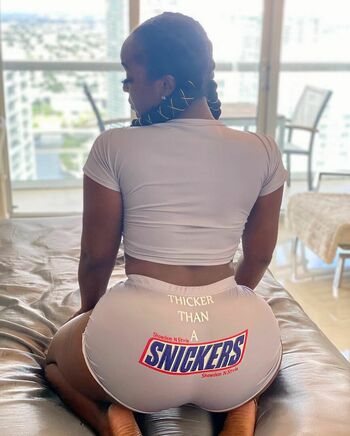 Amara La Negra
