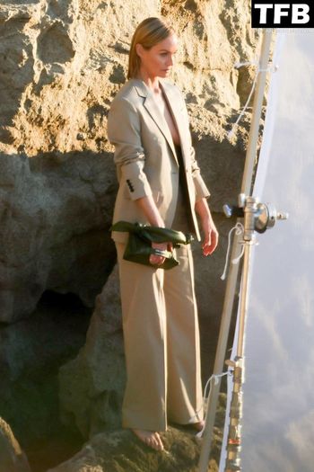 Amber Valletta