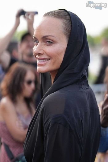 Amber Valletta