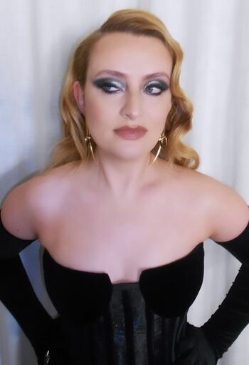 Amelia Dimoldenberg