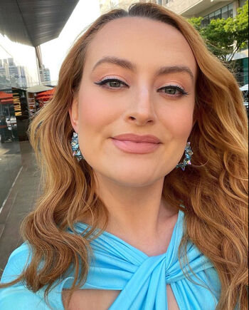 Amelia Dimoldenberg
