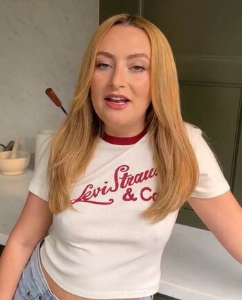 Amelia Dimoldenberg