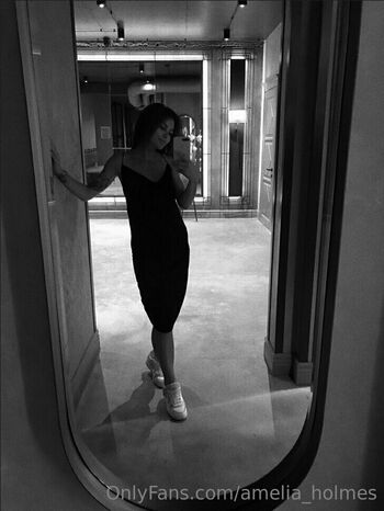 amelia_holmes