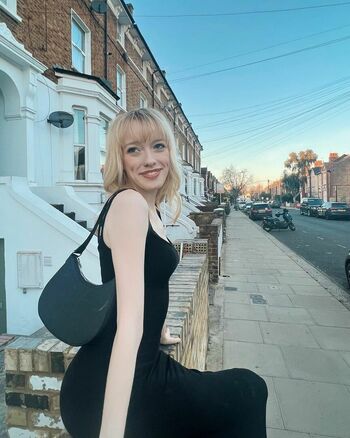 Amybeth McNulty