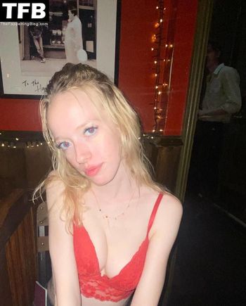 Amybeth McNulty