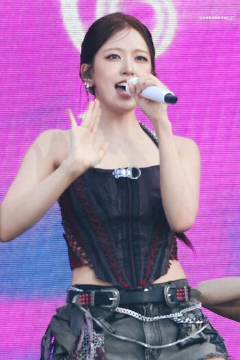 An Yujin 안유진 |