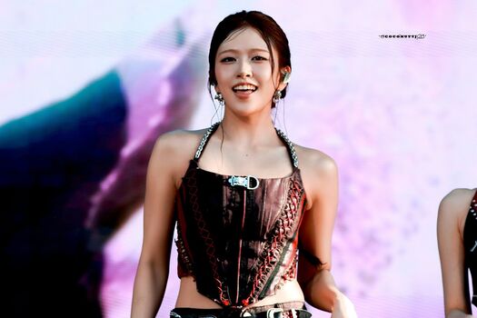 An Yujin 안유진 |