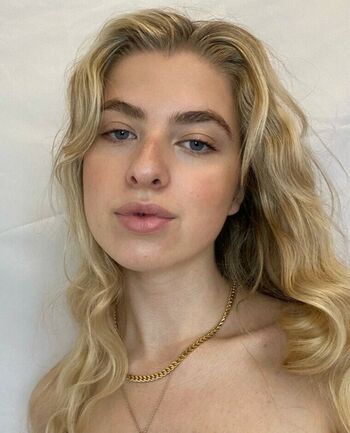 Anais Gallagher