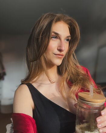 Anika Teller