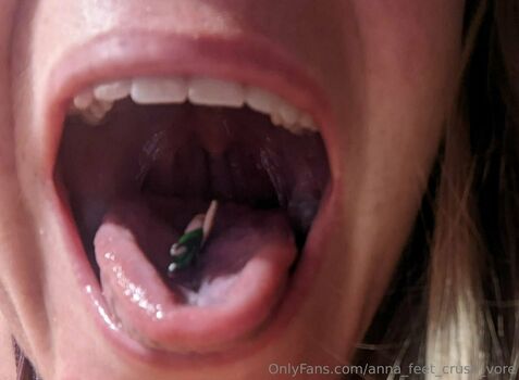 anna_feet_crush_vore