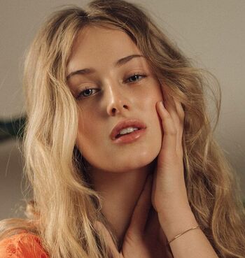 Anna Van Patten
