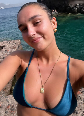 Annabelle Gesson