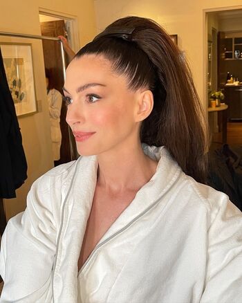 Anne Hathaway