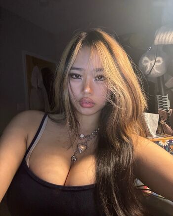 Annie Zheng (@cellow111)
