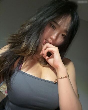 Annie Zheng (@cellow111)