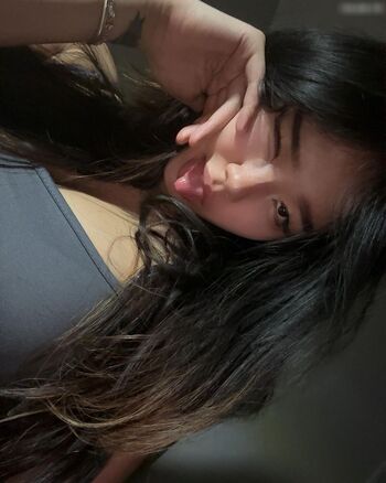 Annie Zheng (@cellow111)