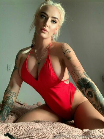 ashleywolfx