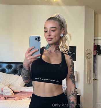 ashleywolfx