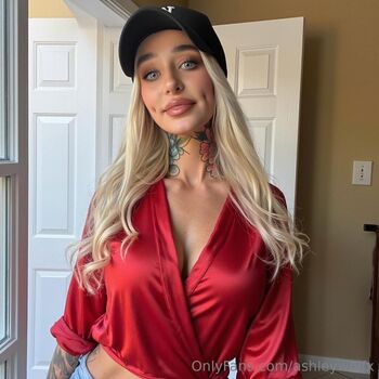 ashleywolfx
