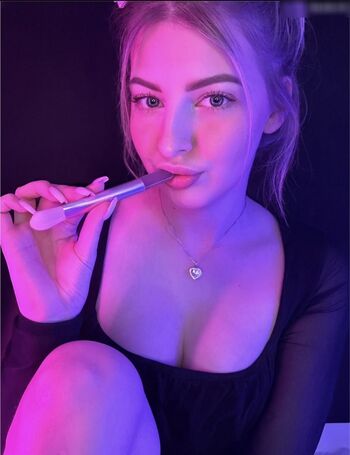 ASMR Janina