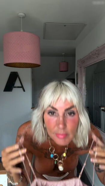 Astrid Zeegen Holt