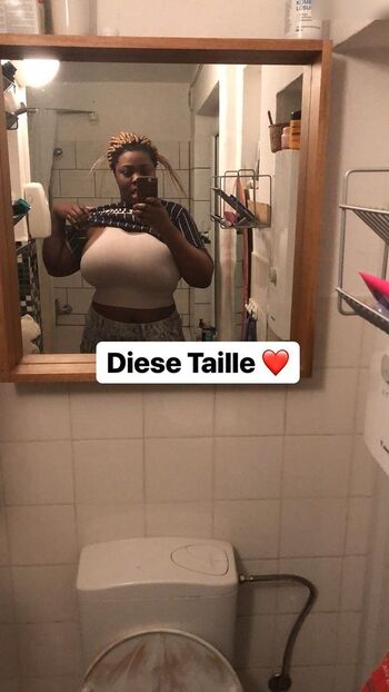 Aurelie tshamala /ska510