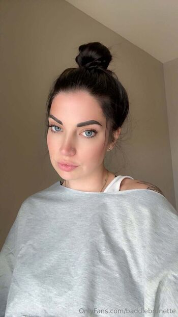 baddiebrunette