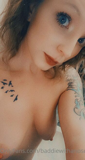 baddiewithanosering