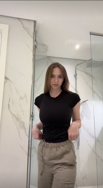 Becca_Aviatrix