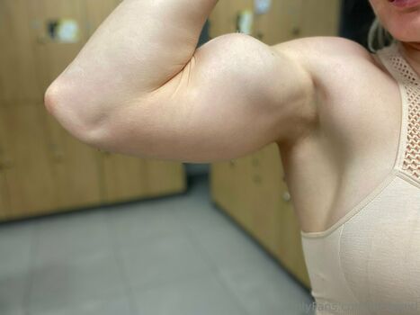 bicepgirl