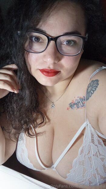 bigcurvymalia