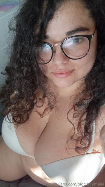 bigcurvymalia