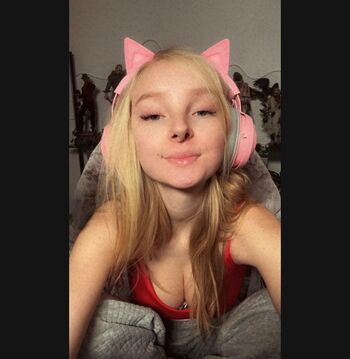 blonde_vivi