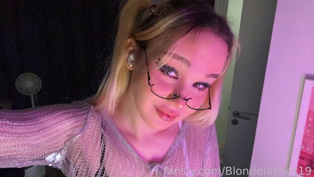blondelashes19