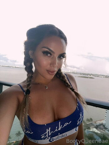 bootyqueenbae